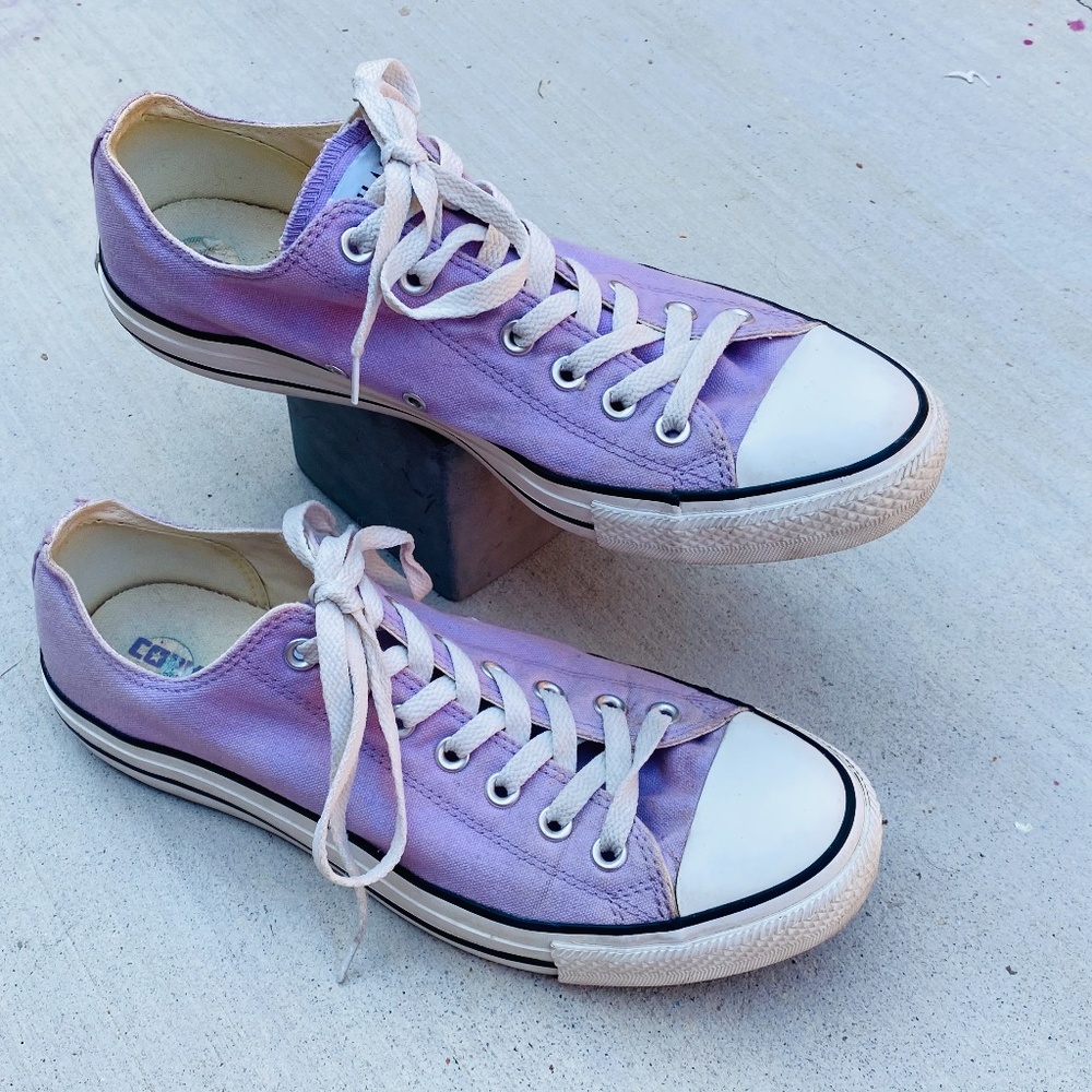 Rare color way awesome light purple Converse! ⭐